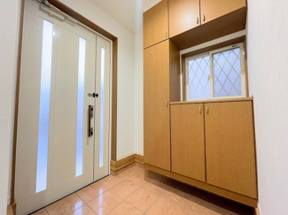 「玄関」豊富な収納付きです。