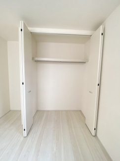 豊富な収納が魅力の洋室です。