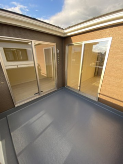 広々としたバルコニーがお2階にございます。ゆったりとしたお時間をくつろぎ下さい。