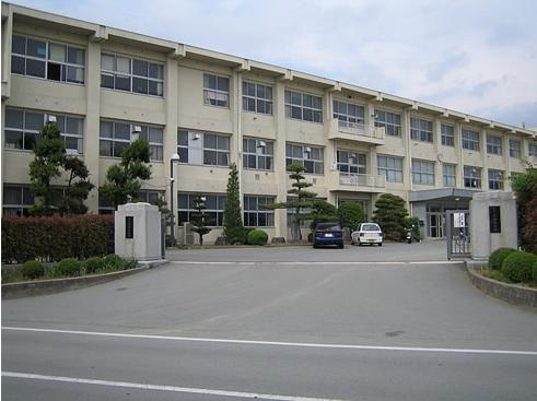 笛吹市立石和中学校