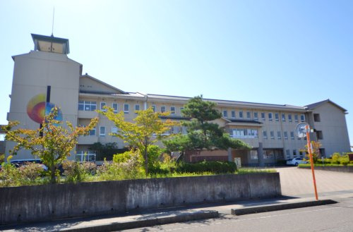 津幡町立津幡南中学校