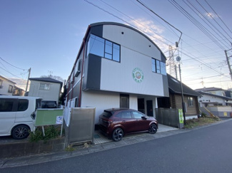 建物面積109.9坪！広々とした公道に面しており、お車の出し入れもスムーズです♪