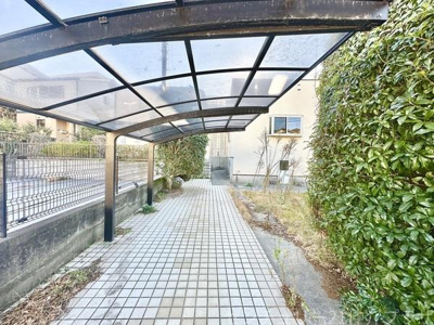 敷地内に駐車スペースがあるため移動もスムーズです。