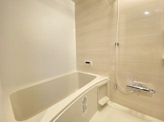 清潔感がありゆったりと入浴可能な大きさの浴室です。お子様との入浴も楽しめそうですね♪
