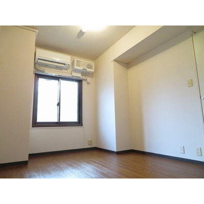 明るい色調の室内です