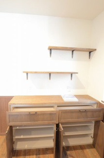 キッチン背面には収納付き！