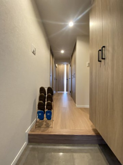 余計なものを省いたシンプルな設計の玄関です。毎日使う場所だからこそ、すっきりとした空間にこだわりました。