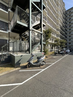 敷地内バイク置場です。