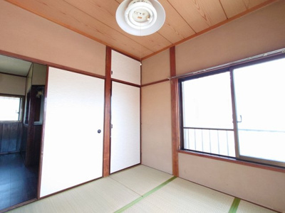 落ち着いた雰囲気の和室付きです