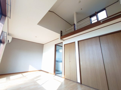 広々とした洋室です