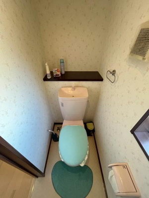 2階のトイレもきれいにお使いいただいていて掃除が行き届いております♪