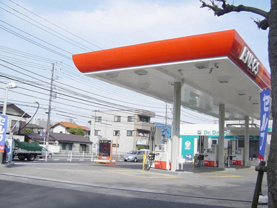 ガソリンスタンドまで100ｍ