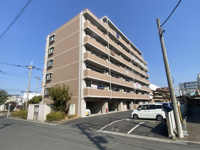 広々とした公道に面したスタイリッシュなデザインのマンションです！全37戸。