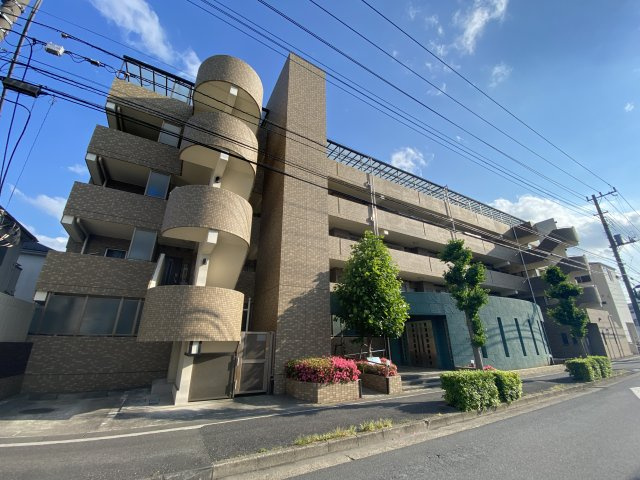 大型商業施設まで徒歩約11分！日々の生活をサポートする周辺環境がそろっています。