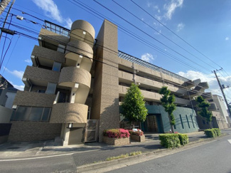 大型商業施設まで徒歩約11分！日々の生活をサポートする周辺環境がそろっています。