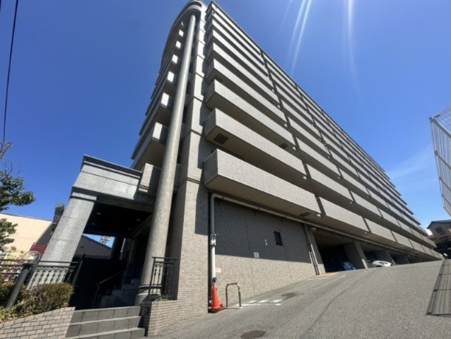 利便性と快適さを兼ね備えた、ファミリー層にもおすすめの一邸です。
