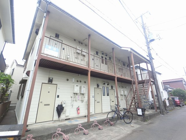 静かな住宅街の中にあります。