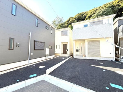 ゆとりのあるLDKに加え各居室にはクローゼットも備わっております。バルコニーやサービスルームなど日々の生活を快適にサポートする設計です。