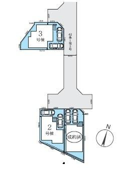 全体区画図により各区画の配置や駐車スペースの位置が明確にわかります。アプローチ道路の幅員も確認できます。3棟それぞれが独立した敷地を持っており使い勝手をイメージしやすい図面です。