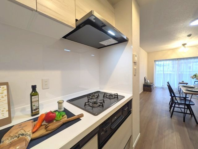 ホームステージングしています。家具家電小物は撮影用です。