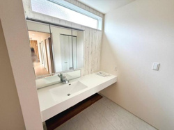独立洗面台が備わっています
