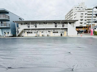 現地土地写真から広々とした敷地が印象的です。周辺には生活利便施設も揃っています。用途に合わせて活用しやすい土地です。お好みのプランでご検討いただけます。