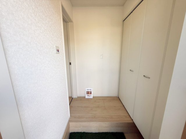 天井の高さまである大型のシューズボックスで家族の靴が増えても安心