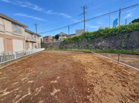 開放感のある更地で自由なプランニングが可能な土地です。住宅や建物の設計にこだわりたい方に適しています。お好きなプランで建築ができます。