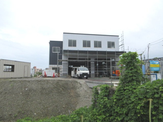 建築中