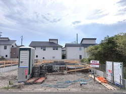 造成が進み整った形での建築が期待できる土地です。周辺には住宅も立ち並び落ち着いた雰囲気が広がっています。幅広い用途に対応できる敷地で建築計画がとてもしやすい状態です。