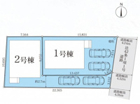 1号棟と2号棟の配置が分かりやすく示されています。敷地内に複数台分の駐車スペースがあります。前面道路の幅員もしっかり記載されています。