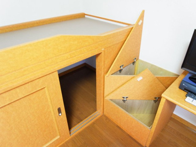 明るい色調の室内です