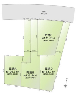 4区画それぞれの土地面積と形状が明確に表示されています。6.0m幅の道路に面しているためアクセスがしやすい配置です。各区画の面積が比較的広くさまざまなプランに対応できる土地のご紹介です。