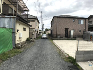 前面道路含む現地写真です