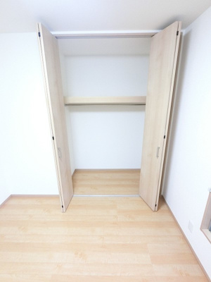 大きいクローゼットなのでたっぷり収納できます