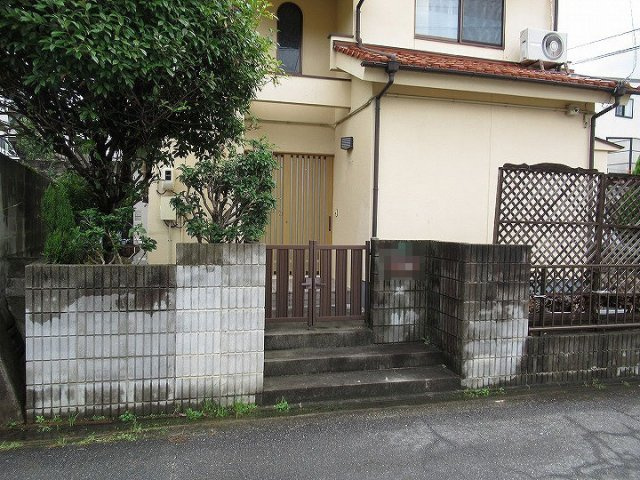 駐車場は並列2台以上利用可能です。
