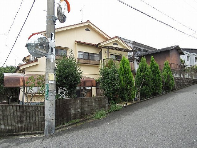 前面道路幅もしっかりと６メートルとれ、見通しも良く、安心な道路です。

