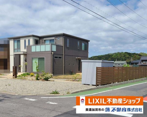 加茂郡富加町羽生 オール電化の中古住宅 軽量鉄骨2階建 5sldk 家事室 シアタールームあり 美濃加茂の新築一戸建てや土地のことならera Lixil不動産ショップ 藤不動産株式会社へ