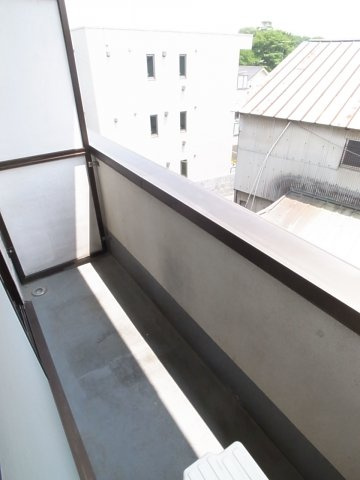 最上階で室内明るいです。洗濯機置場あります。