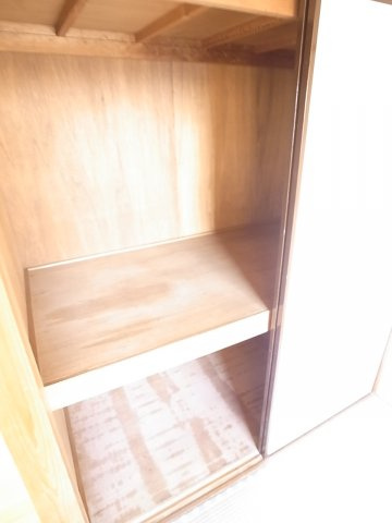 収納はたっぷり入る押入れタイプ。