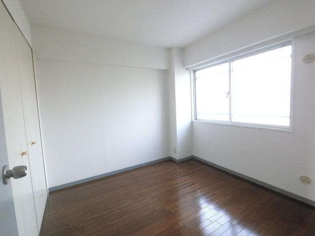 約４．５帖の洋室です。