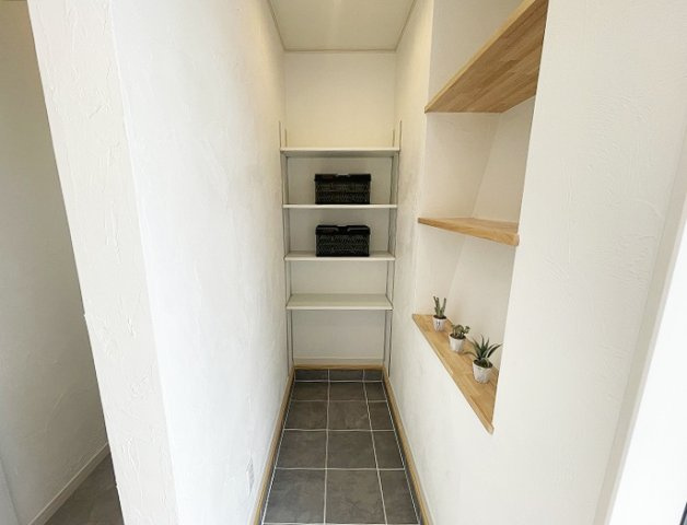 稼働棚なので高さ調整が可能です