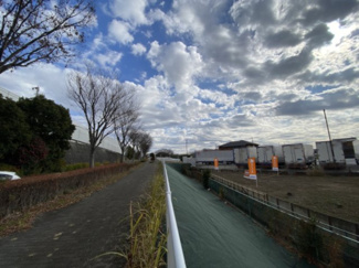 前面道路との間の歩道