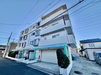 閑静な住宅街にあり、静かにのんびりと過ごせます♪周辺は高い建物もなく、暖かな陽の光が心地よく差し込みます♪