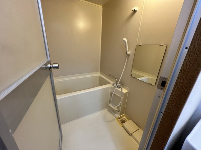 ※原状回復工事中の為、同タイプのお部屋の写真になります。