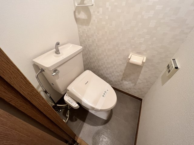 ※原状回復工事中の為、同タイプのお部屋の写真になります。