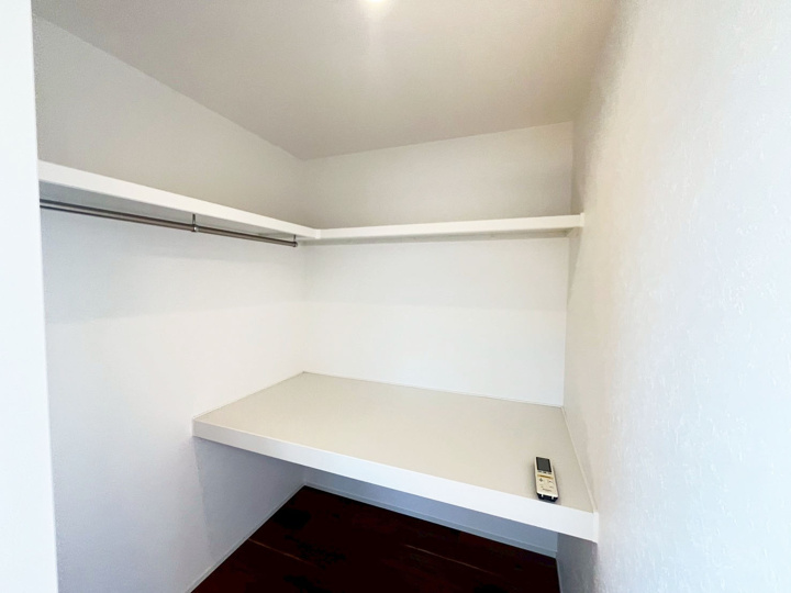 ウォークインクローゼットは散らかりがちなお部屋がスッキリ片付き、お部屋が広々と使えます。