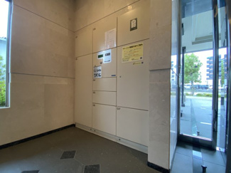 不在時の荷物受け取りも可能な宅配BOX付き。セキュリティ面でも安心の設備ですね♪