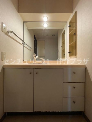 シンプルで使い勝手の良い洗面スペース♪