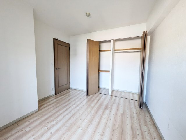 クローゼットがあるため、お部屋にはいっぱいインテリアを置くことが出来ます